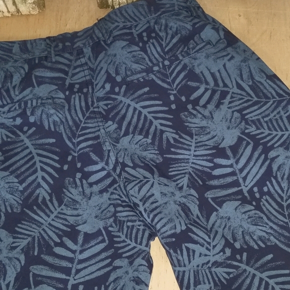 Men's: Gap KHAKIS Hawaiian Print Shorts - Picture 10 of 11